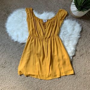 💙 Super cute yellow off shoulder dress